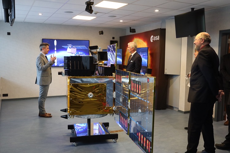 Emmanuel Dekemper talks about the upcoming ALTIUS space mission to the King.