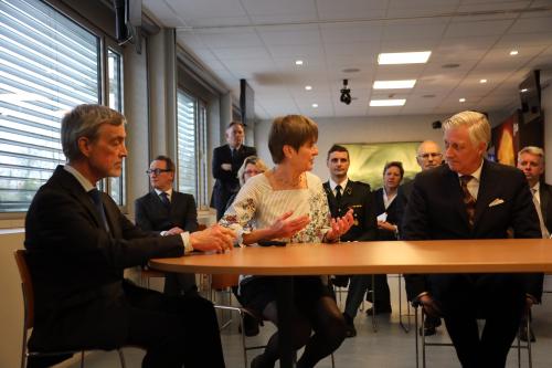 Martine De Mazière stelt het BIRA voor aan de Koning van België.