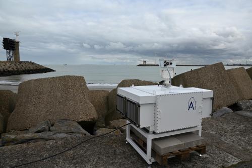Instrument SEMPAS sur un terrain proche de la frontière maritime.