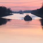 Bow wave boat